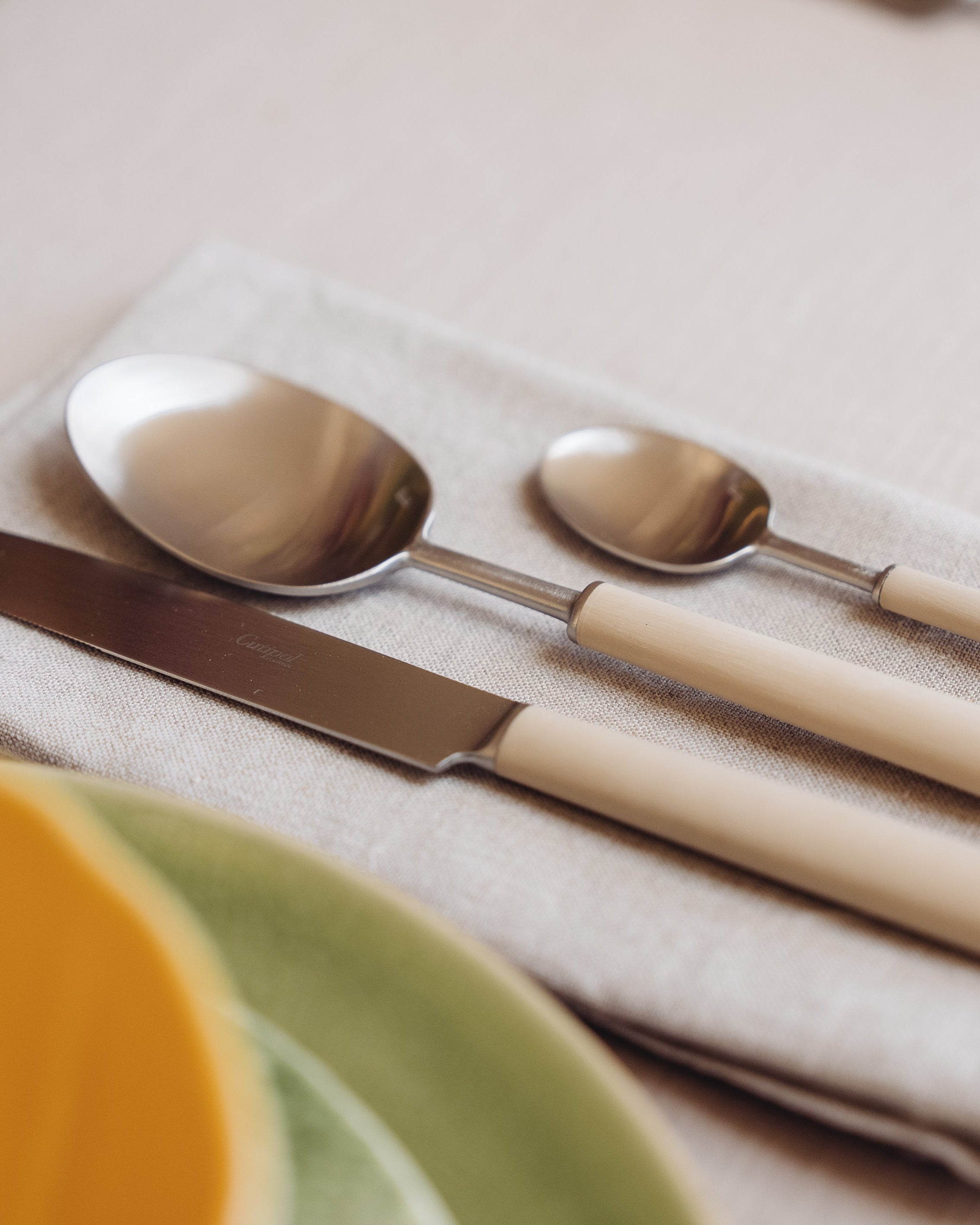 Cutipol Ebony Ivory 24-piece cutlery set