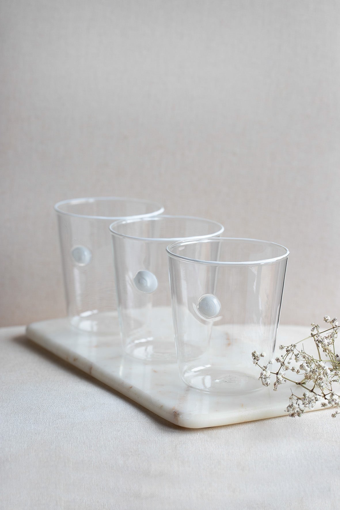 Verres Transparents Pour L'eau Et La Bière | Vecteur Premium